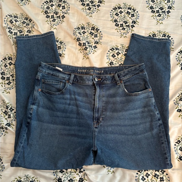 American Eagle Mom Jean - Picture 2 of 5